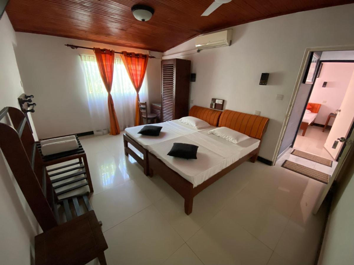 Beach Walk Hotel Унаватуна Екстериор снимка