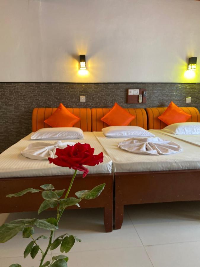 Beach Walk Hotel Унаватуна Екстериор снимка